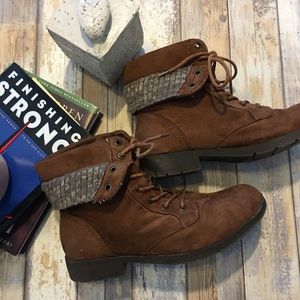 JCPenney soft faux leather lace up boot sz 9.5 M